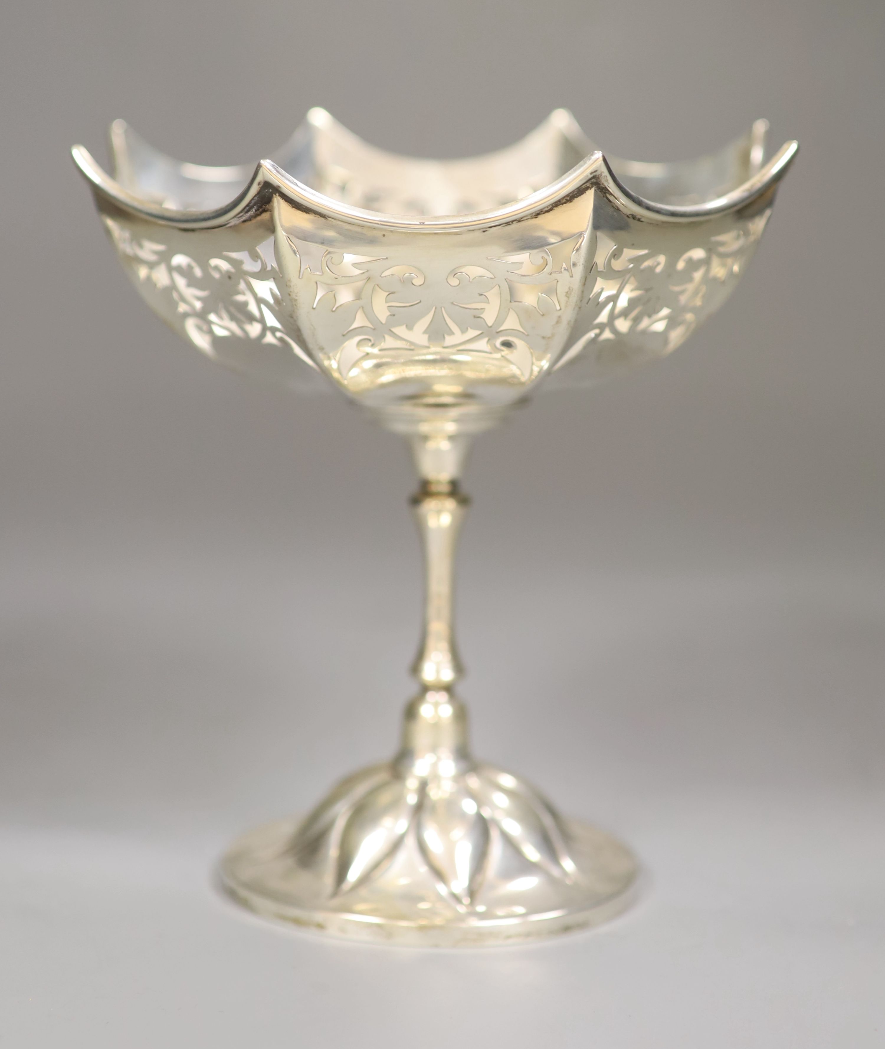 A George V pierced silver pedestal bowl, W.W. Harrison & Co Ltd, Sheffield, 1910, height 16.8cm, 10.5oz.